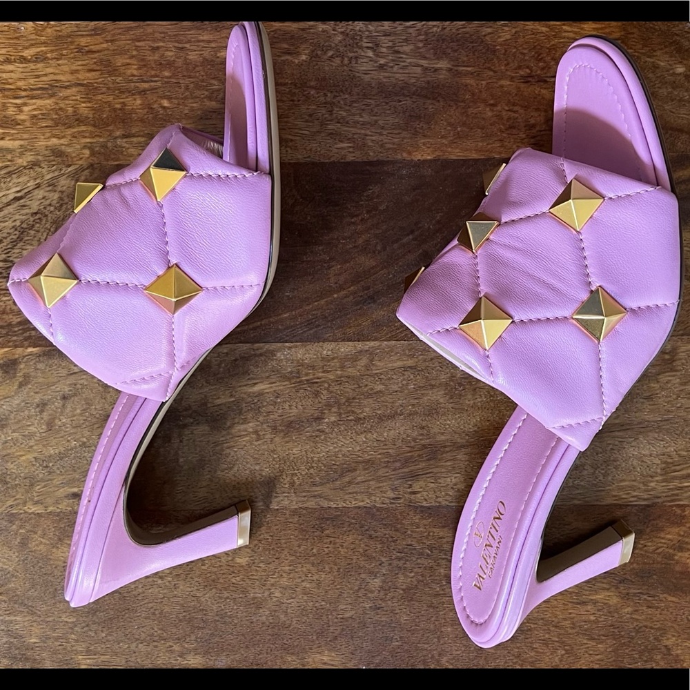 😊SOLD😊 Valentino Garavani Roman Stud Quilted Napa Slide Sandals in 37 - Picture 6 of 13